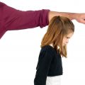 تحقیر کردن فرزندان توسط پدر یا مادر